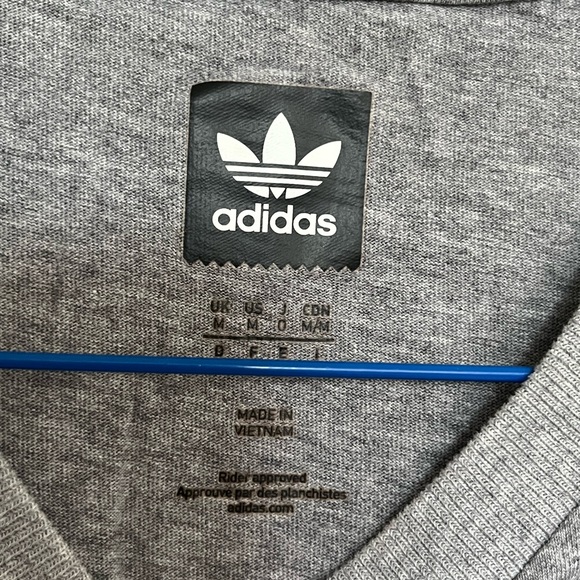 Adidas logo T-shirt size medium - Picture 3 of 7